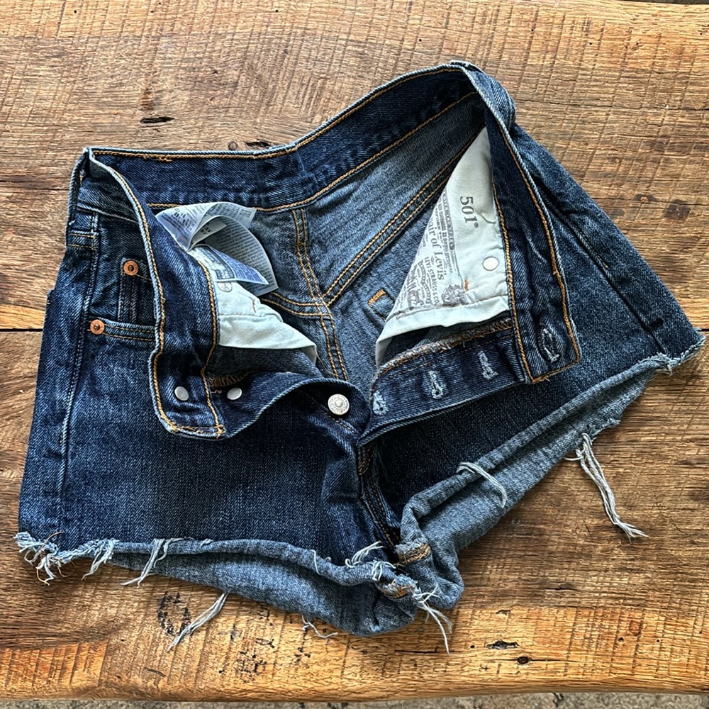 Levi’s cutoff denim jean shorts - Picture 2 of 4